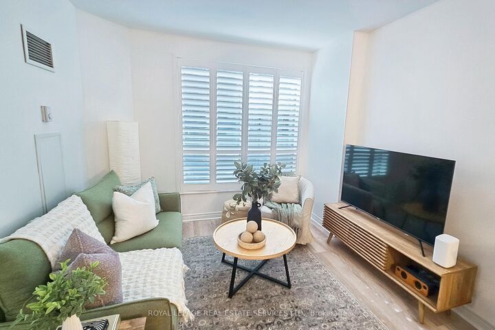 Property Photo: 55 Bloor Street E 802 ON M4W 3W6