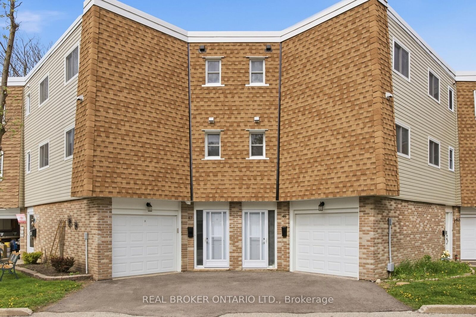 Property Photo: 60 Elmsdale Drive 46 ON N2E 2G4