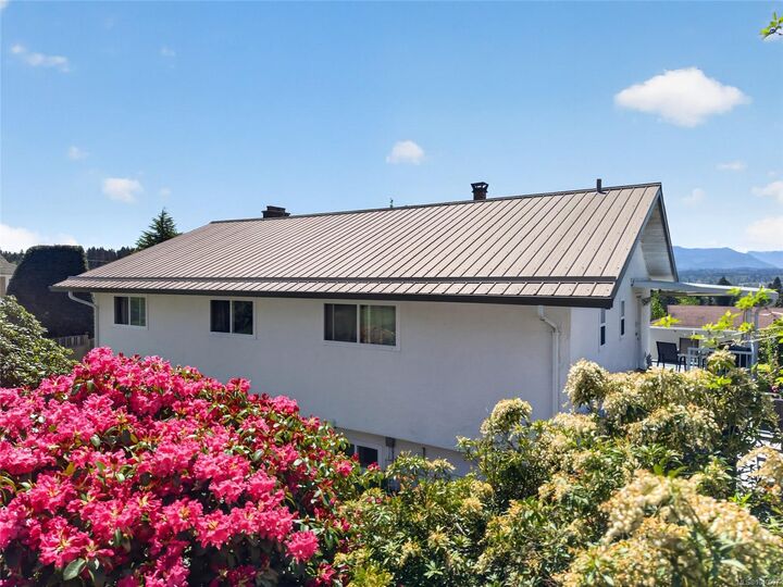 Property Photo: 680 View Ave BC V9N 5R2
