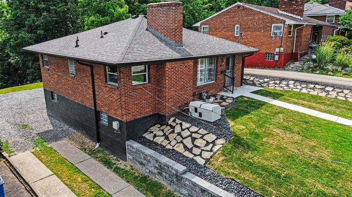 Property Photo: 116 Dogwood Dr PA 15235