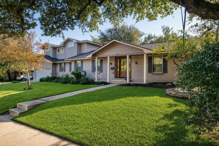 Property Photo: 3927 Knollwood Drive TX 78731