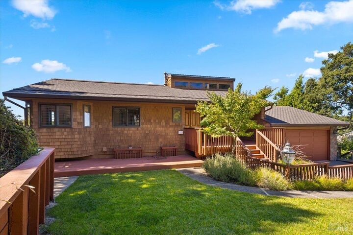 Property Photo:  5 Wimbledon Court  CA 94949 