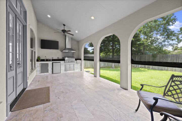 Property Photo: 16157 Woodland Trail Ave LA 70817