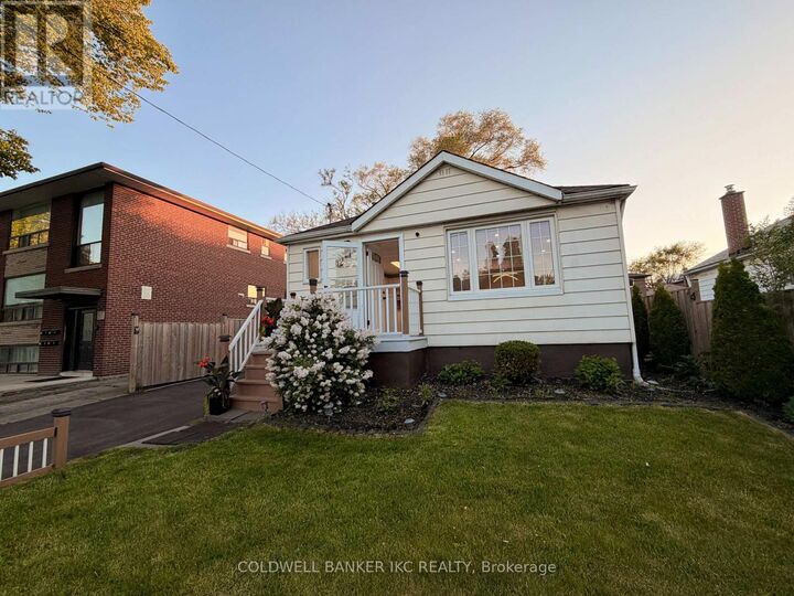 Property Photo:  82 Seventeenth Street  ON M8V 3K4 