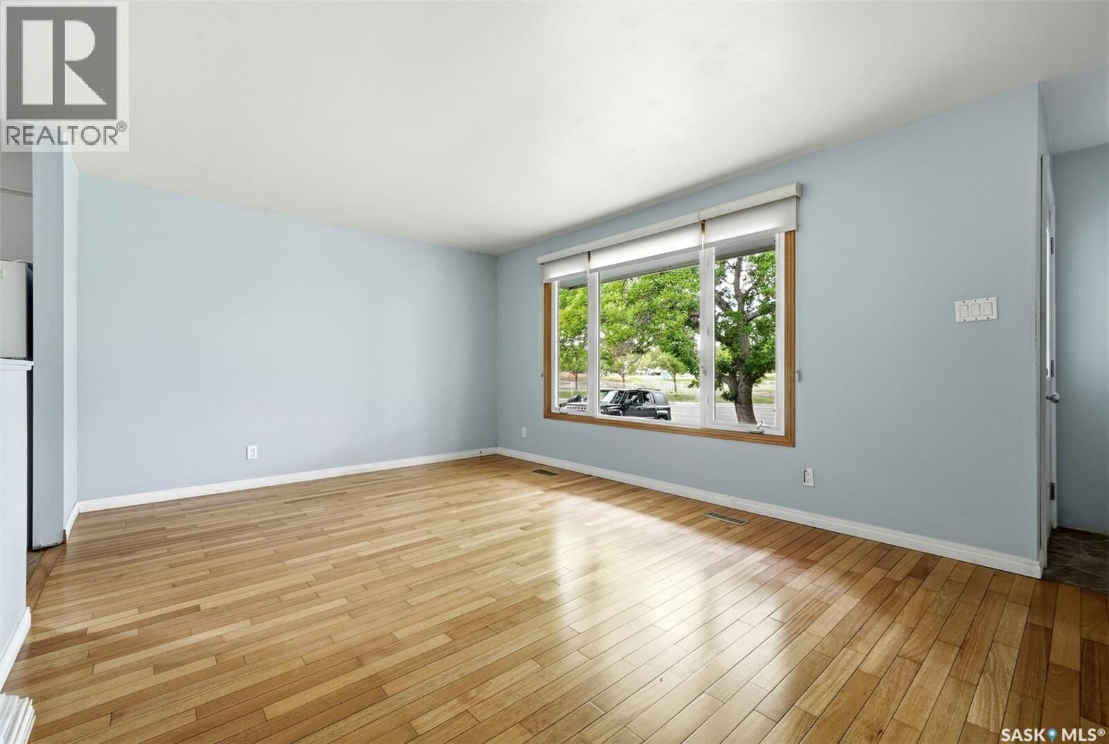 Property Photo:  1317 Kent Street  SK S4T 5T2 