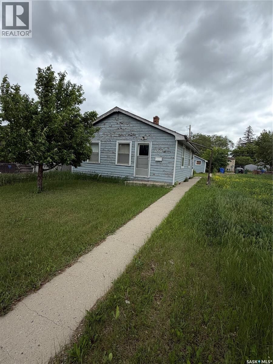 Property Photo: 1225 Atkinson Street SK S4N 3V7