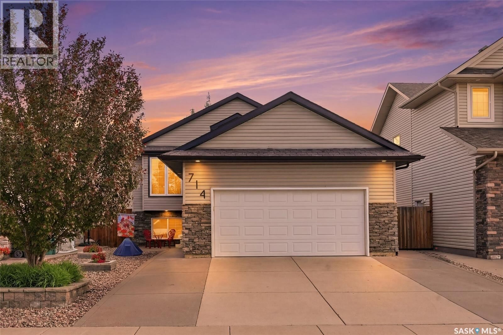 Property Photo: 714 Lynd Crescent SK S7T 0C6