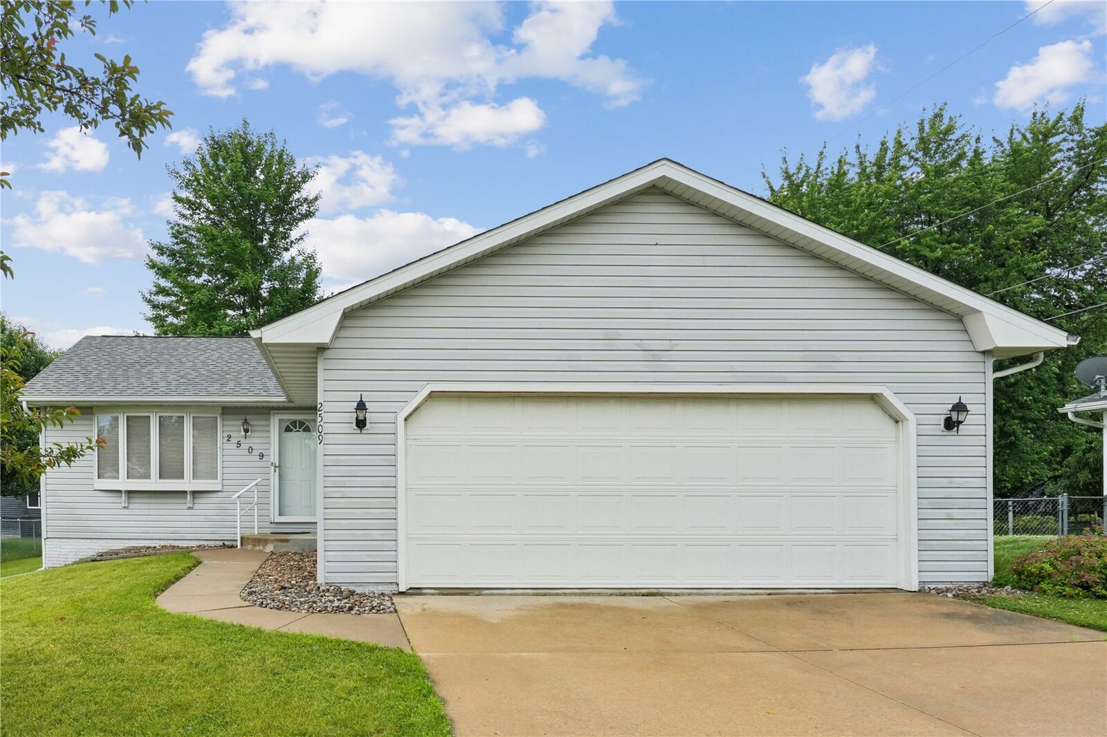 Property Photo: 2509 Wilson Avenue SW IA 52404