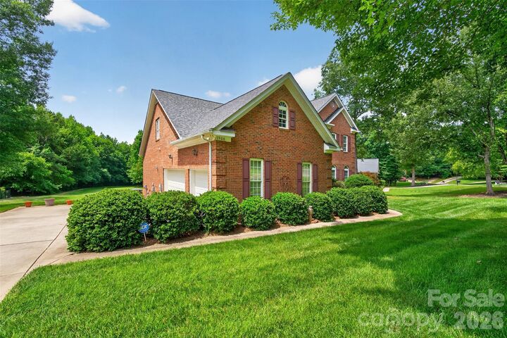 Property Photo:  1900 Crestgate Drive  NC 28173 