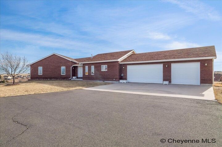 Property Photo: 5293 Thunder Ridge Rd WY 82009