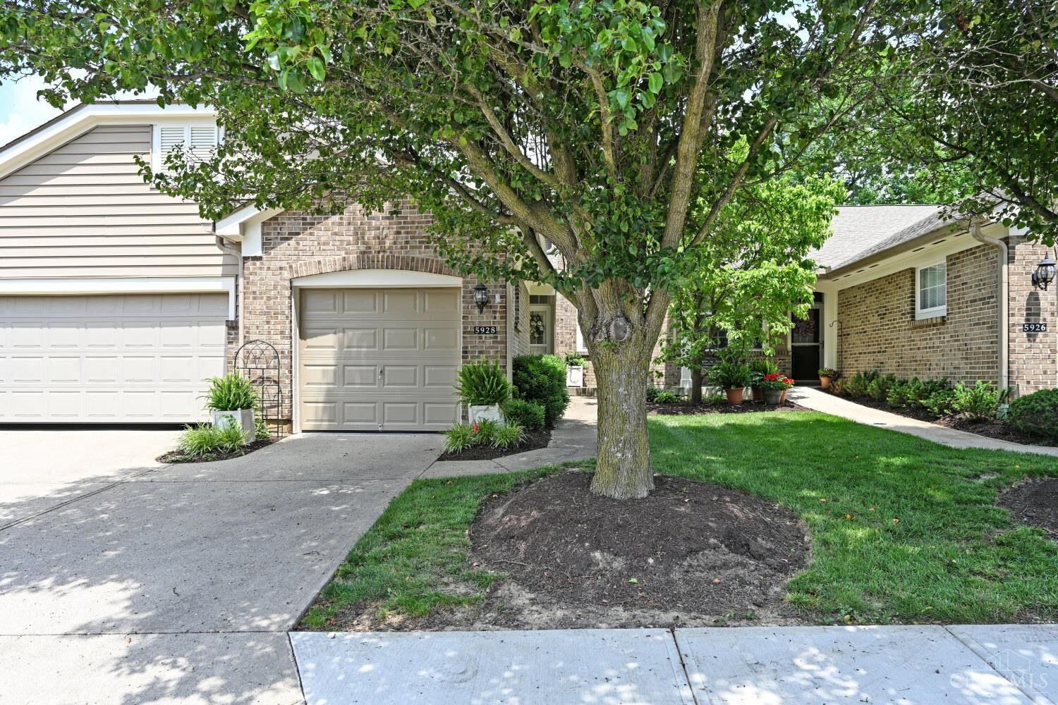 Property Photo:  5928 Castlewood Crossing  OH 45150 
