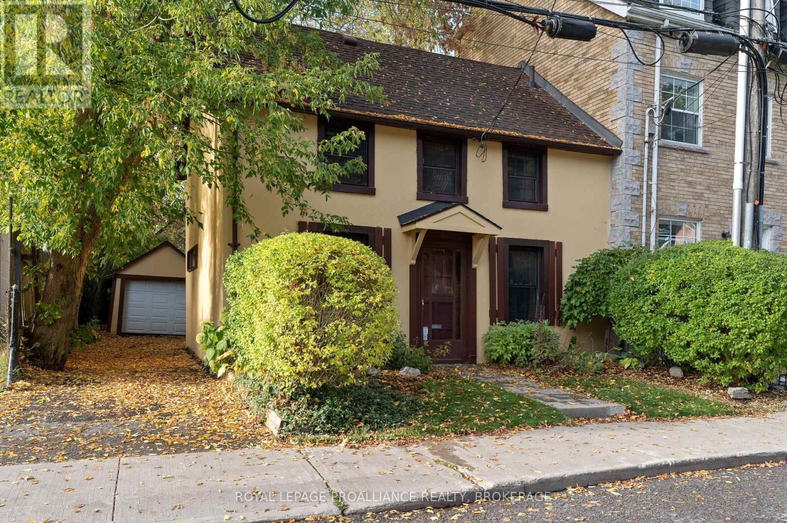 Property Photo:  94 William Street  ON K7L 2C5 