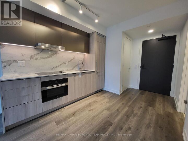 Property Photo:  771 Yonge Street 605  ON M4W 0B8 
