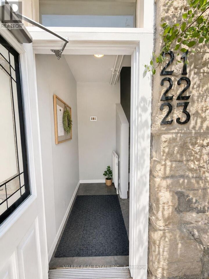 Property Photo: 220 Gordon Street 23 ON N1G 1X3