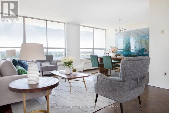 Property Photo:  100 Graydon Hall Drive 811  ON M3A 3A8 