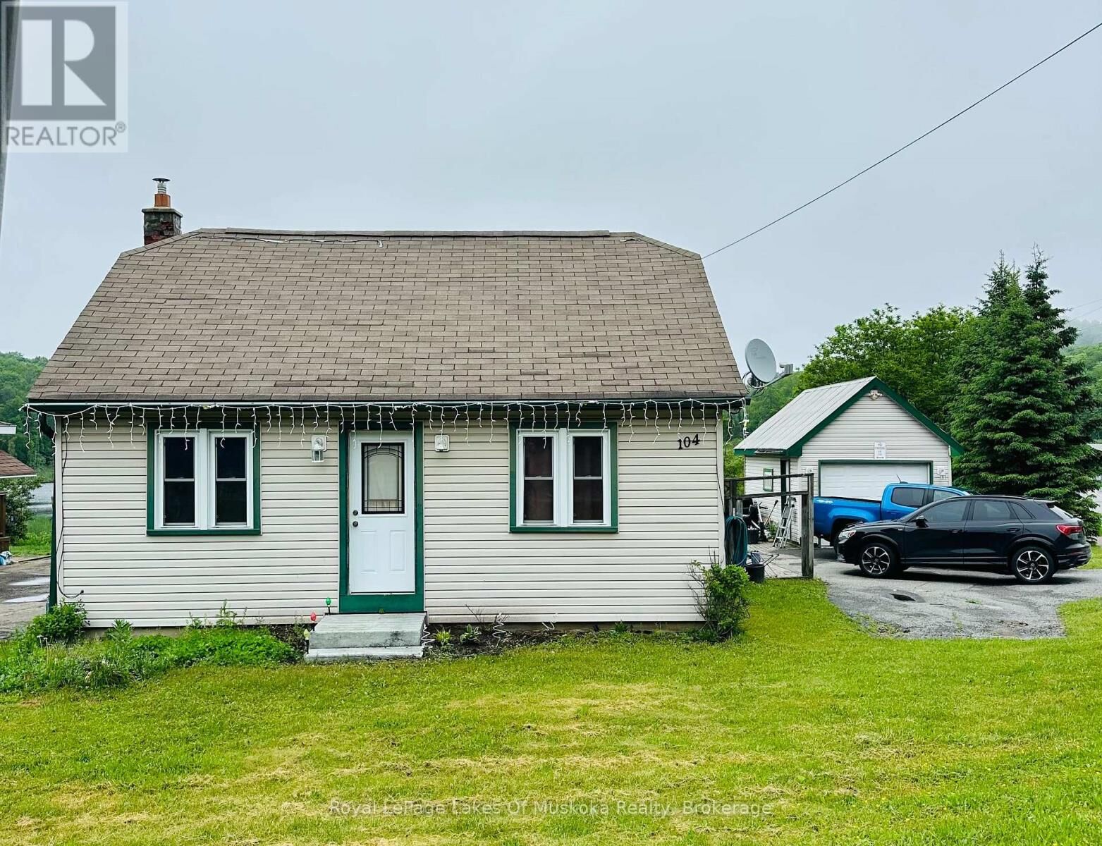 Property Photo: 104 Brunel Road ON P1H 1R1