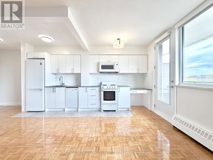 Property Photo: 276 St George Street 809 ON M5R 2P6