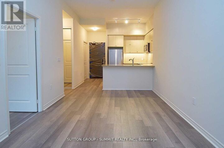Property Photo:  39 Annie Craig Drive West 1617  ON M8V 0A8 