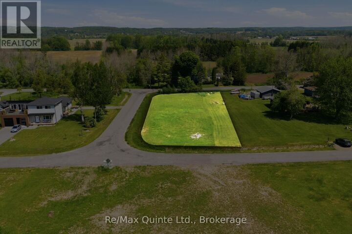Property Photo:  70 Greenway Circle  ON K0K 1H0 