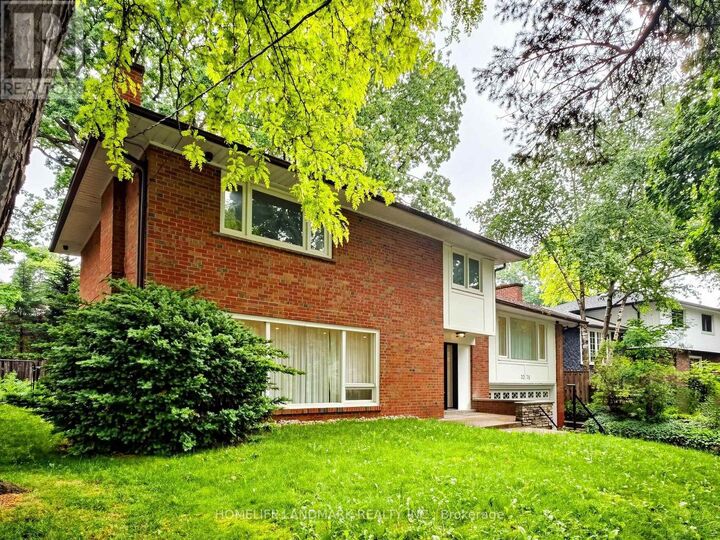 Property Photo: 3275 Credit Heights Drive ON L5C 2L8