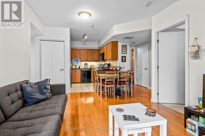 Property Photo: 445 Laurier Avenue West 905 ON K1N 6R4