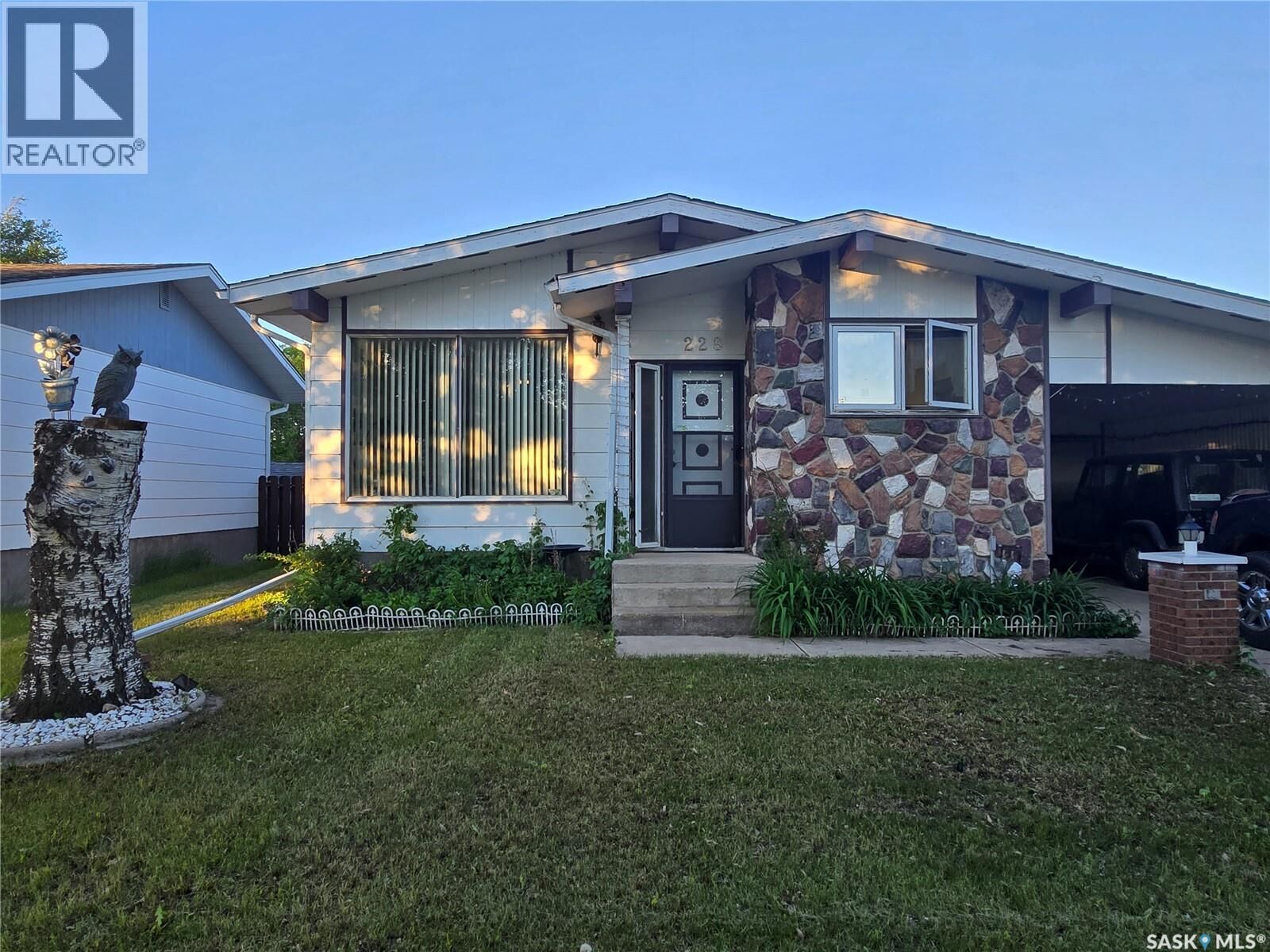 Property Photo:  228 10th Street  SK S0K 2A0 