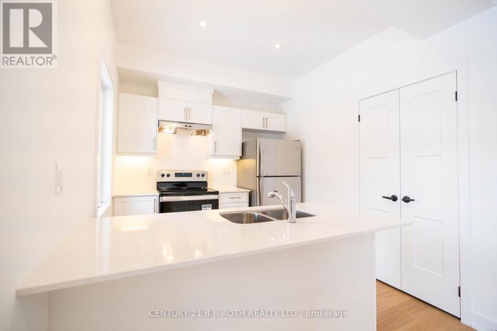 Property Photo: 236 Prince William Way ON L4N 0Y9