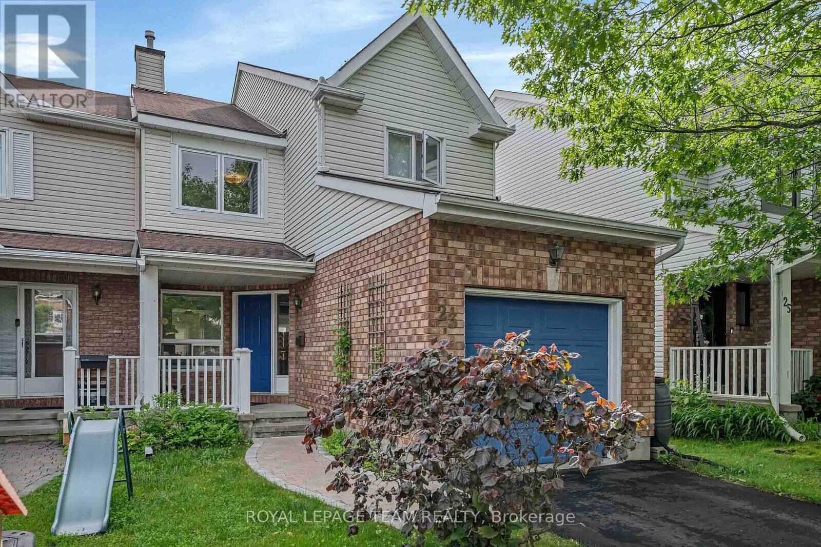 Property Photo: 23 Roblyn Way ON K2G 5Z4