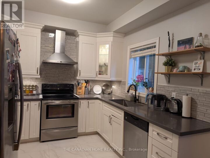 Property Photo:  2270 Britannia Road West 11  ON L5M 2G8 