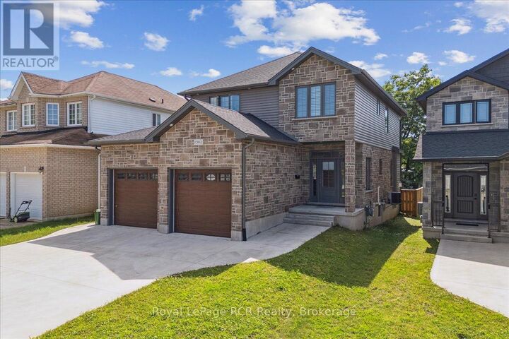 Property Photo: 1302 14th Avenue East ON N4K 0A1