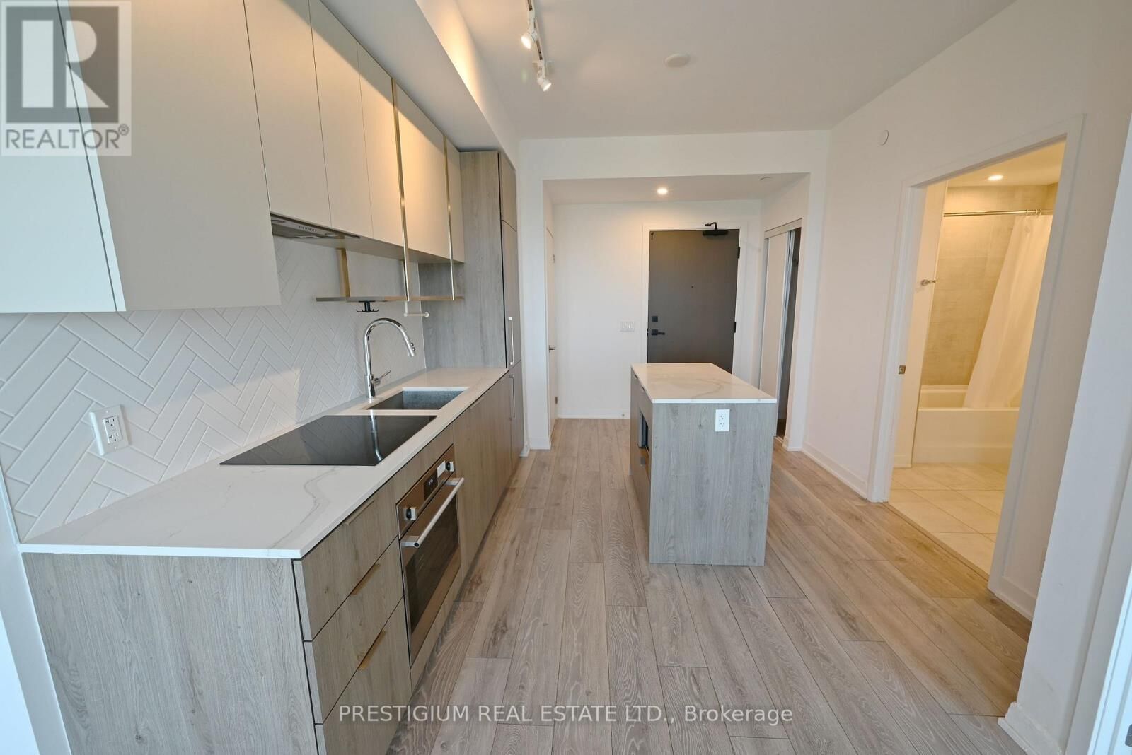 Property Photo: 15 Holmes Avenue 1110 ON M2N 0L4