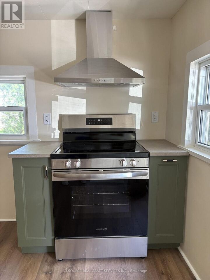 Property Photo:  543 St Charles Street  ON P6C 3L7 