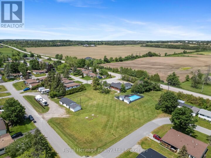 Property Photo: 17 Circle Drive ON K9V 0H7