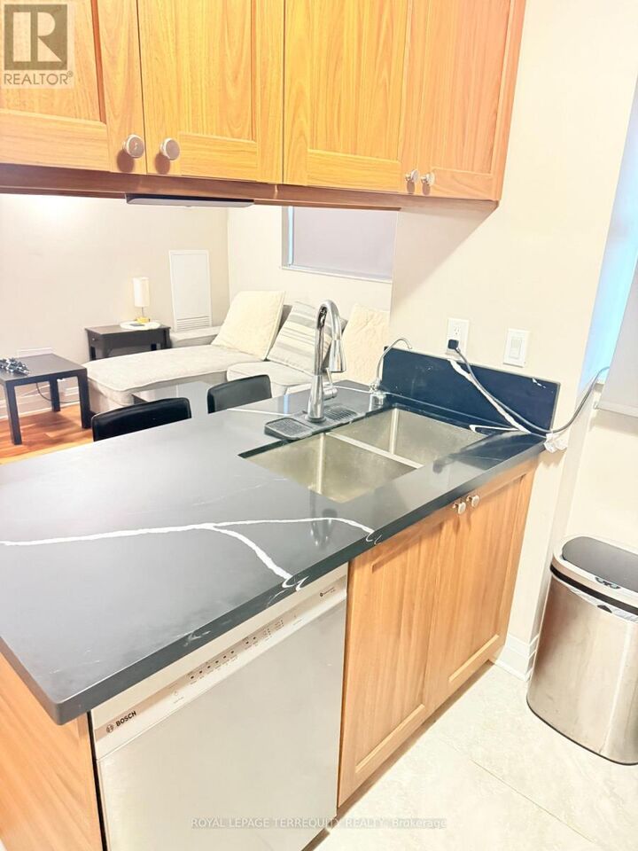 Property Photo:  60 Saint Patrick Street 636  ON M5T 2X5 