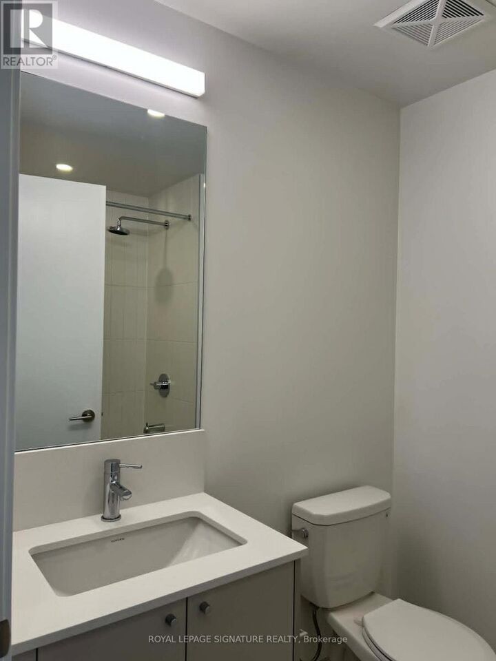 Property Photo:  10 Oak Street 1810  ON M5A 0Z1 