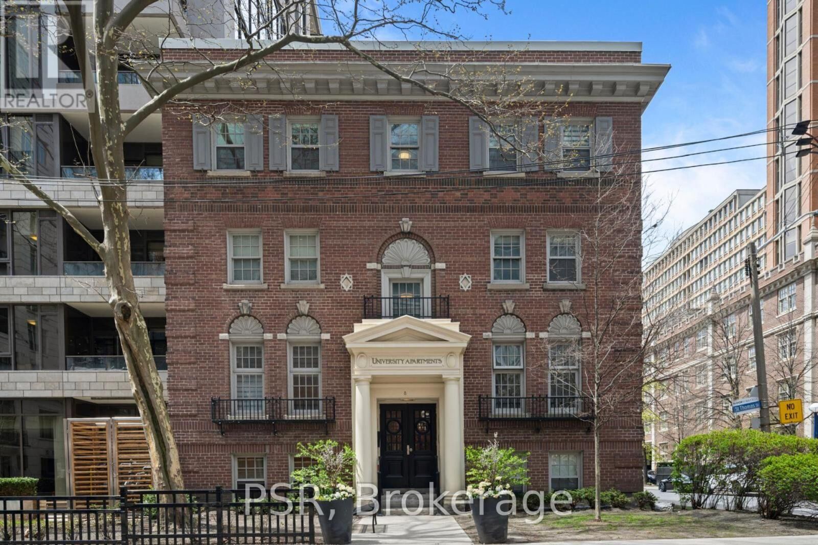 Property Photo:  8 St Thomas Street 45  ON M5S 2B8 