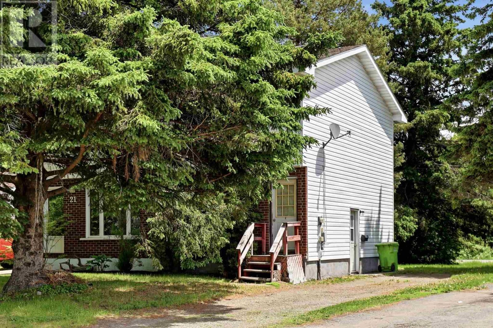 Property Photo:  19 Williams St  ON P6A 5V3 