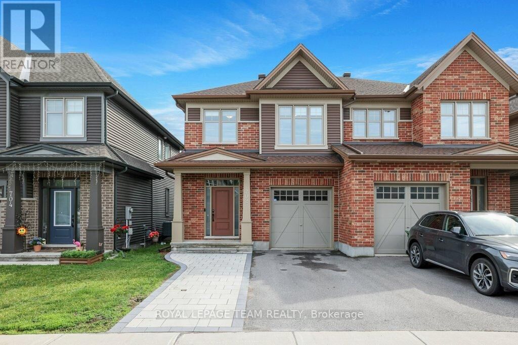 Property Photo: 702 Vivera Place ON K2S 2M8