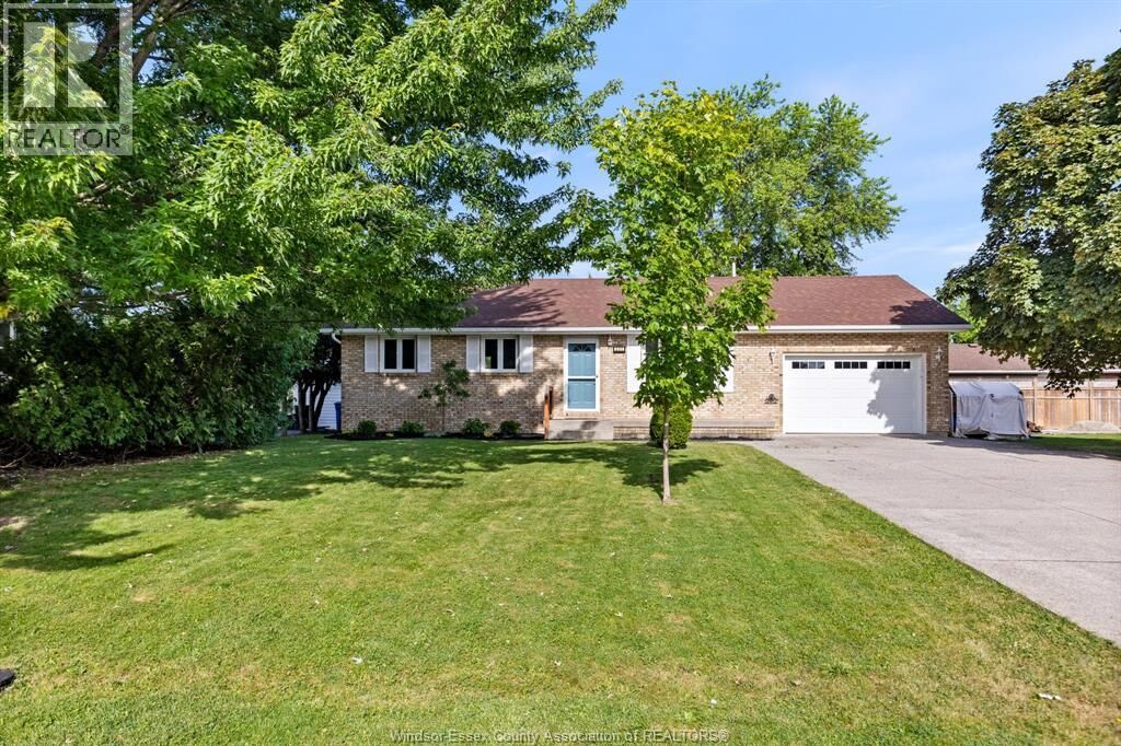 Property Photo:  231 Oak Street  ON N0R 1N0 