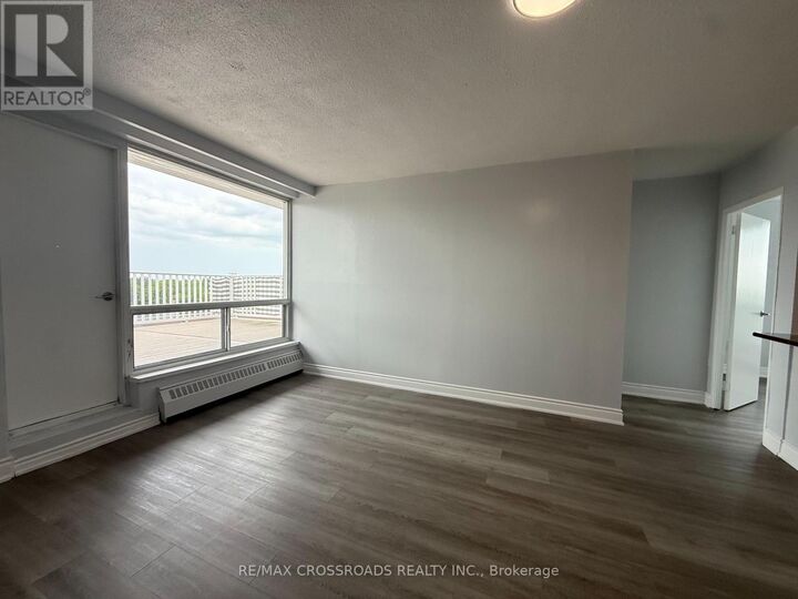 Property Photo:  363 Lakeshore Road East 802  ON L5G 1H7 