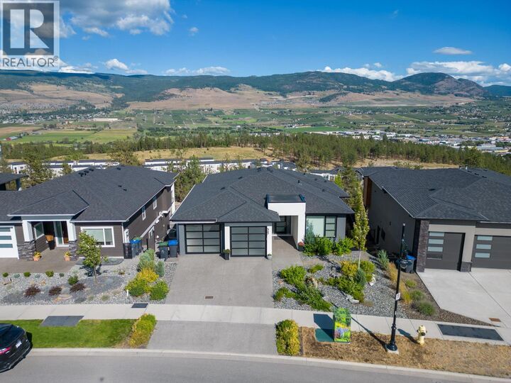 Property Photo: 567 Acadia Street BC V1V 0A8