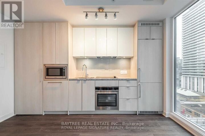 Property Photo:  115 Blue Jays Way 4311  ON M5V 0N4 