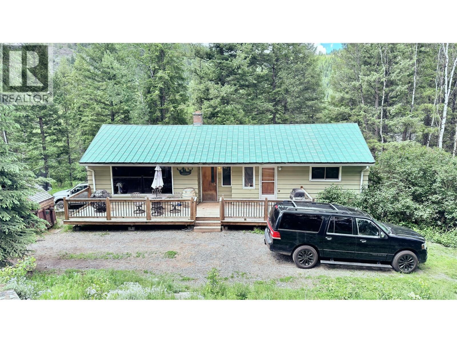 Property Photo: 550 Strathmore Avenue BC V0H 1J0