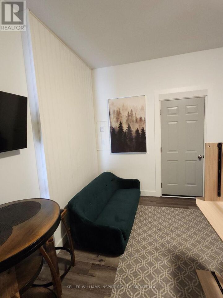 Property Photo:  31 Everett Street  ON K8P 3K1 