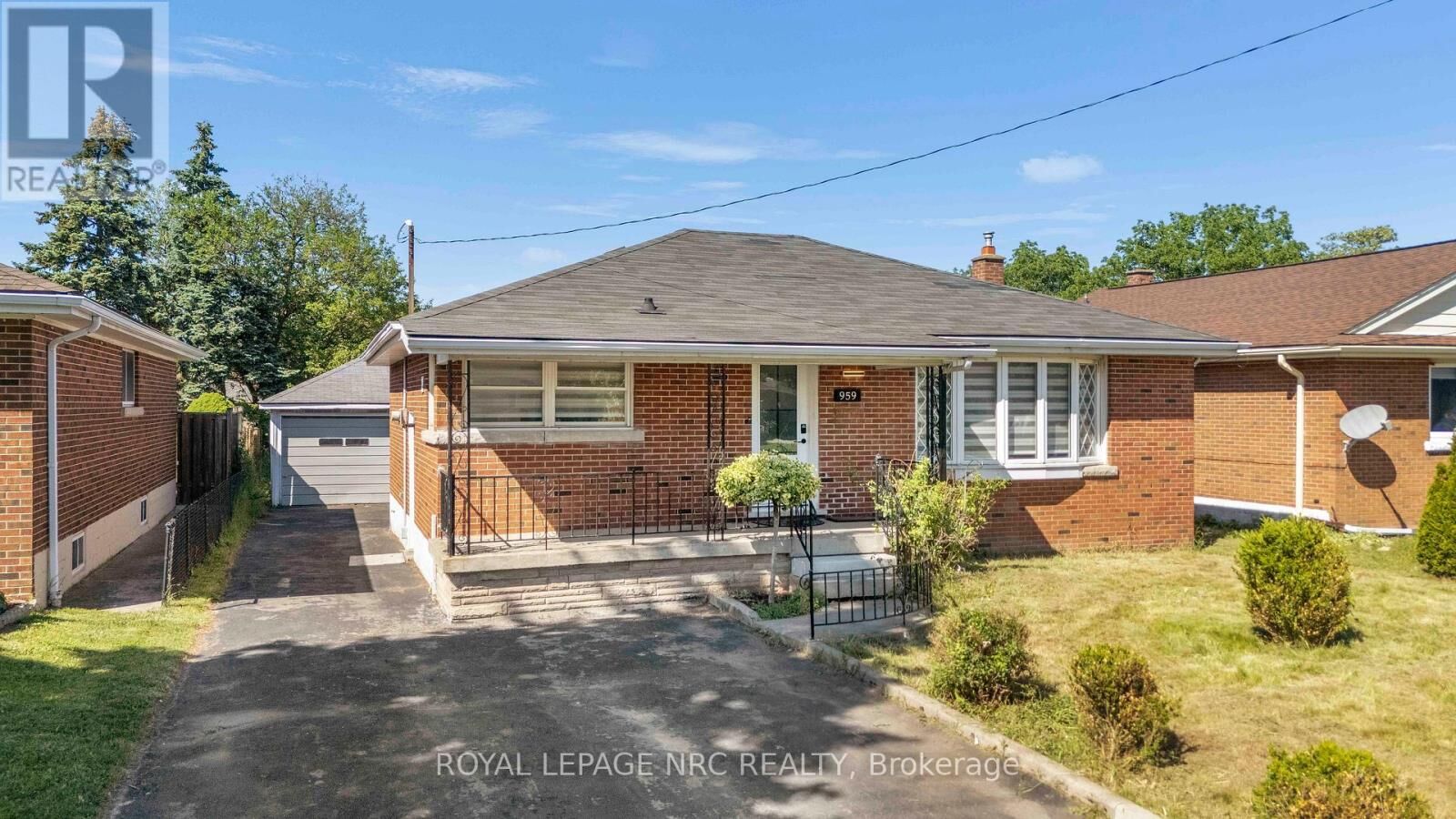 Property Photo:  959 Mohawk Road East  ON L8T 2R9 