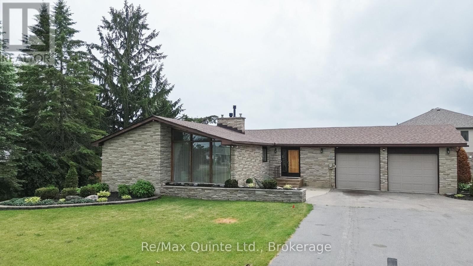 Property Photo: 366 Farnham Road ON K8N 4Z5