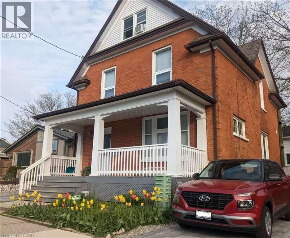 Property Photo:  153 Dawson Street Room 2  ON N2L 1R9 