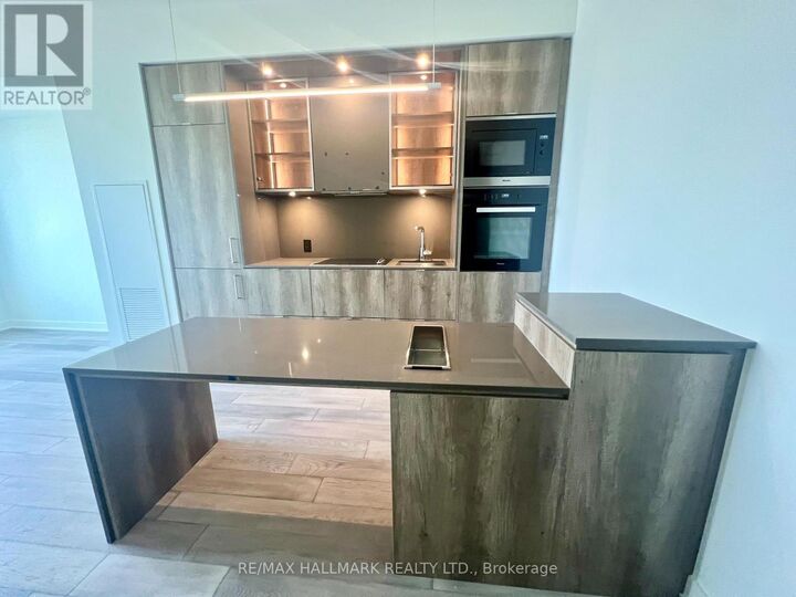 Property Photo:  11 Yorkville Avenue 3310  ON M4W 0B7 