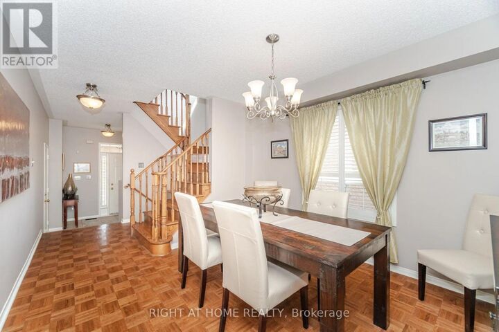 Property Photo:  910 Oaktree Crescent  ON L3X 2Z1 