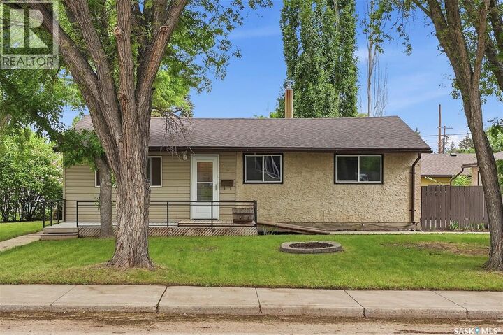 Property Photo:  502 X Avenue N  SK S7L 3K2 